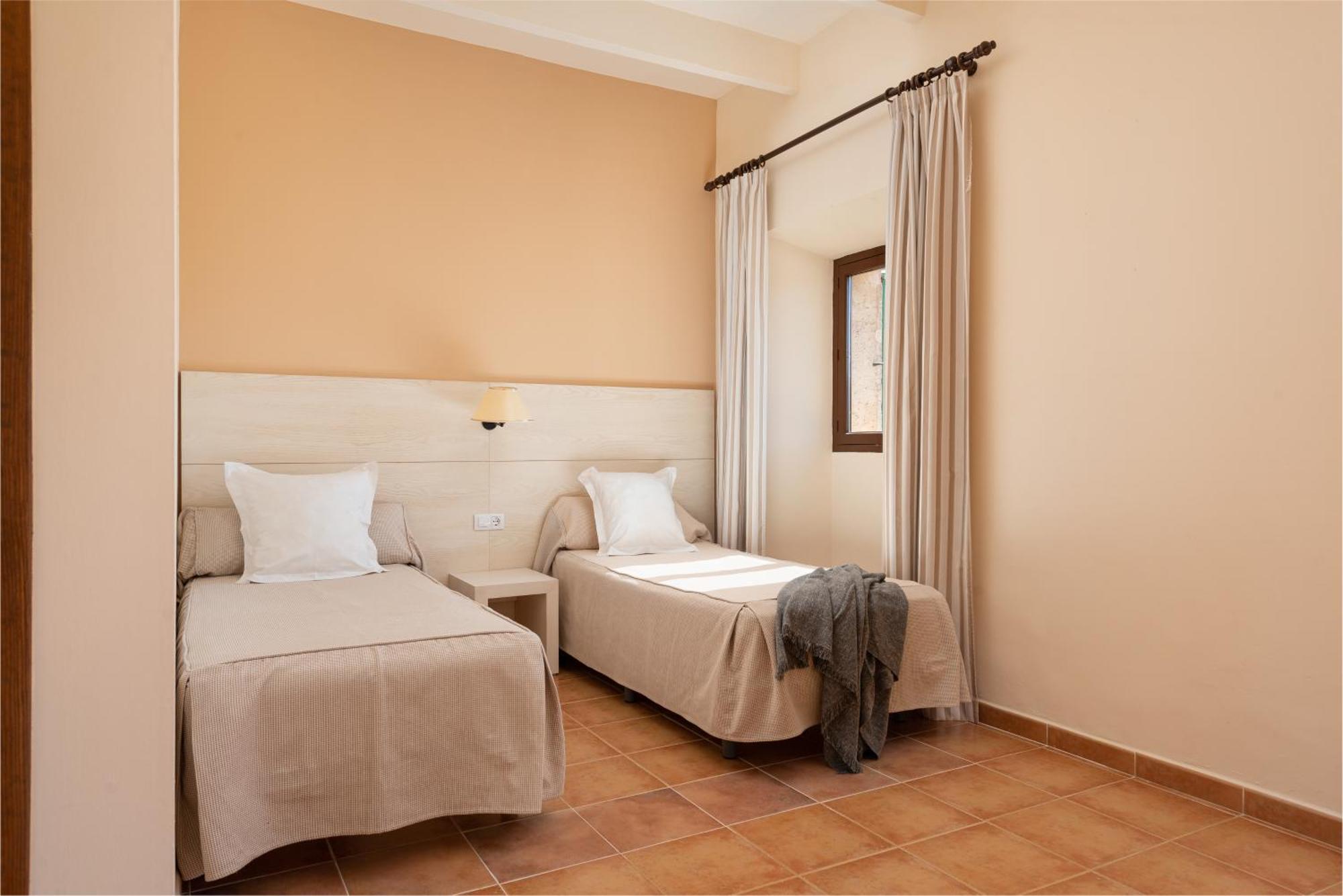 Santuari De Cura Hotel Làng Làng Randa Phòng bức ảnh